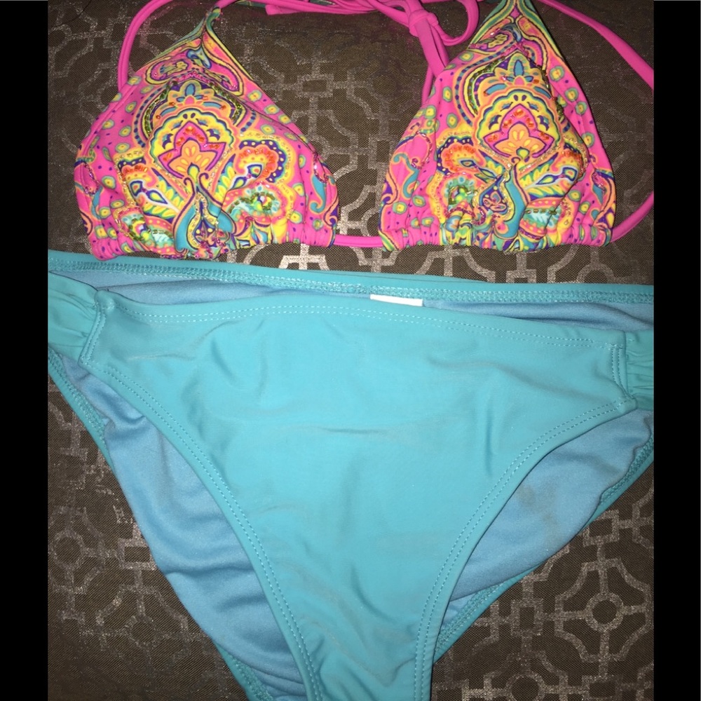 🎀🎀👙XHILARATION 👙Swimsuit TOP SMAll B LG